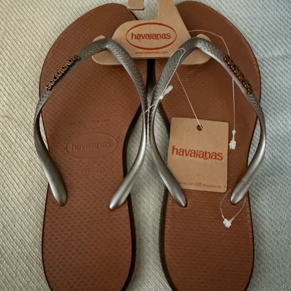 Havaianas Women’s Dark Brown Flip Flops with Metallic Silver Straps 9/10